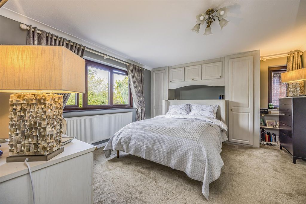 Property photo 2 of 28 2 Woodland View, Horndean-Porticomarketing-Soldby-