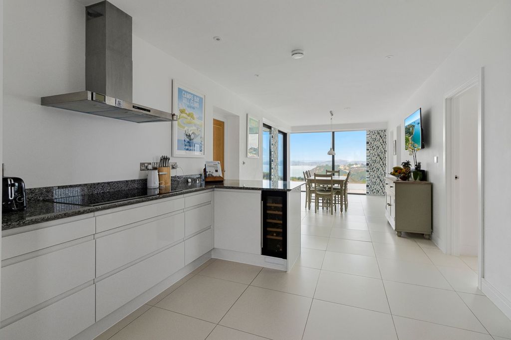 Property photo 3 of 29