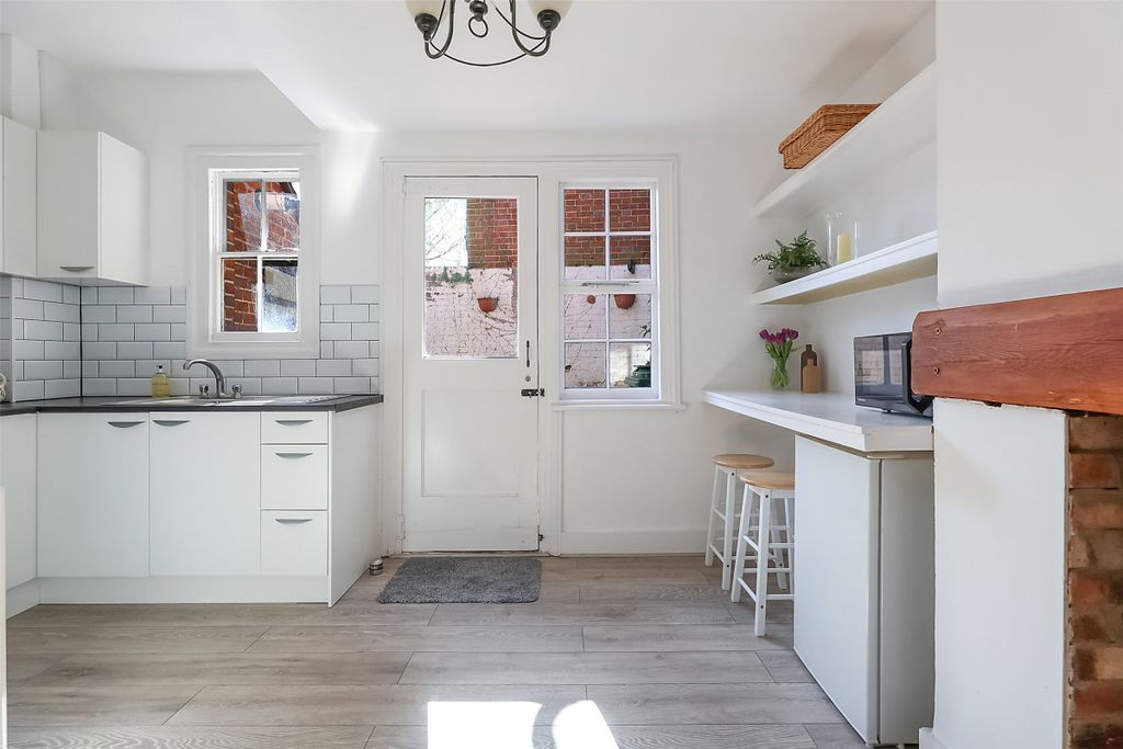 Property photo 2 of 14 Picture No. 11