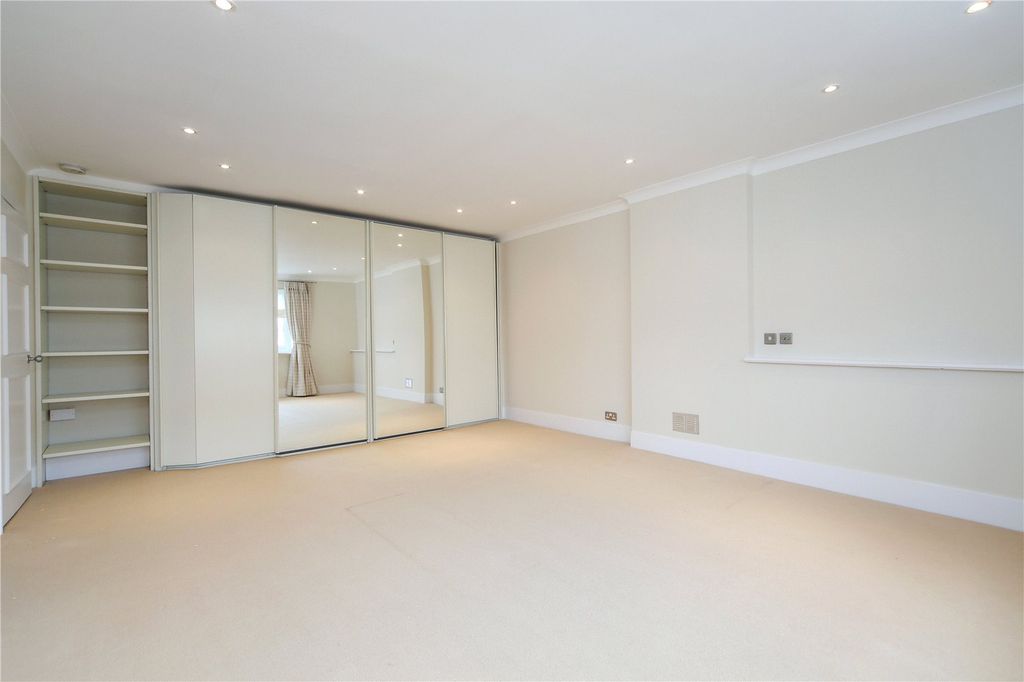 Property photo 2 of 8 Picture No. 22