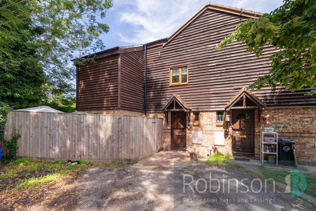 Property photo 1 of 21 42 Hellyer Way-7