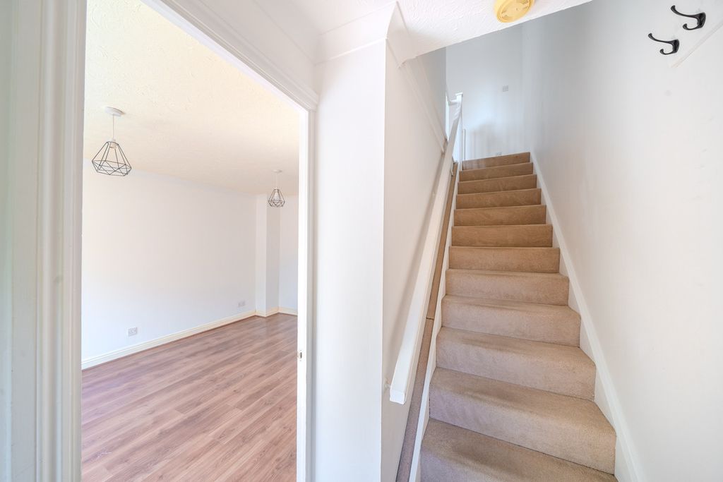 Property photo 2 of 25