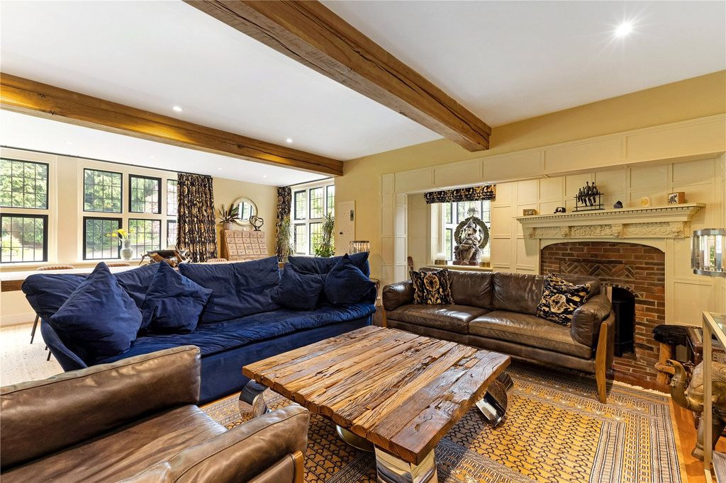 Property photo 3 of 23 Sitting Room