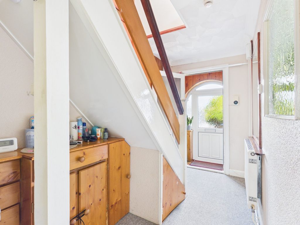 Property photo 3 of 24 Entrance Hall