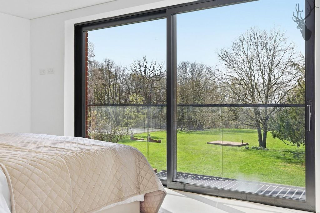 Additional image 21 of 3 bed flat for saleWoodredon Estate, High Beech EN9