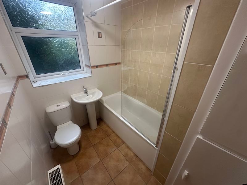 Property photo 2 of 10 Bathroom