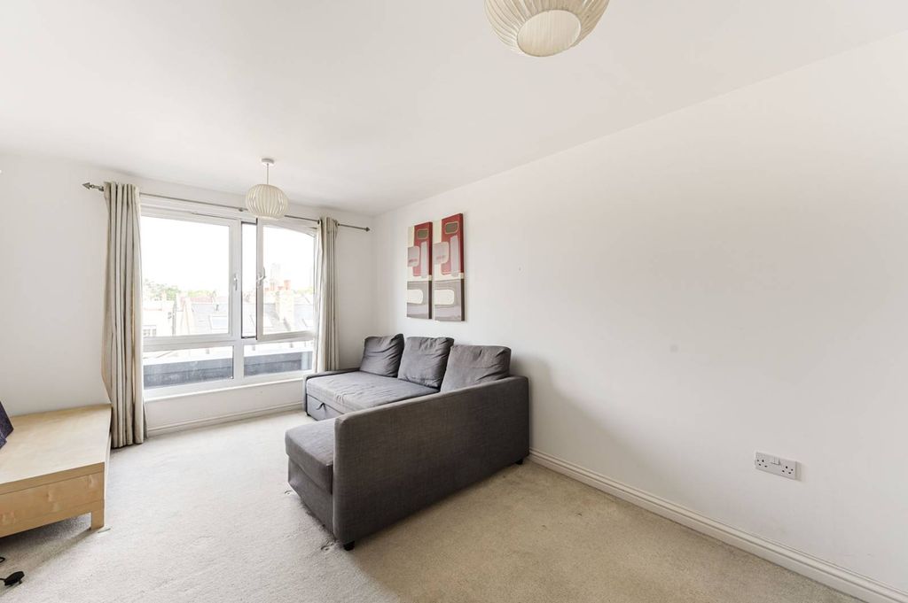 Property photo 2 of 7