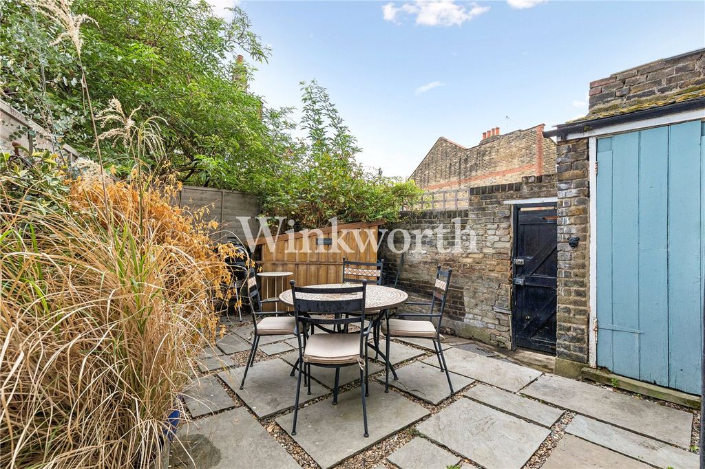 Property photo 2 of 16 Picture No. 12