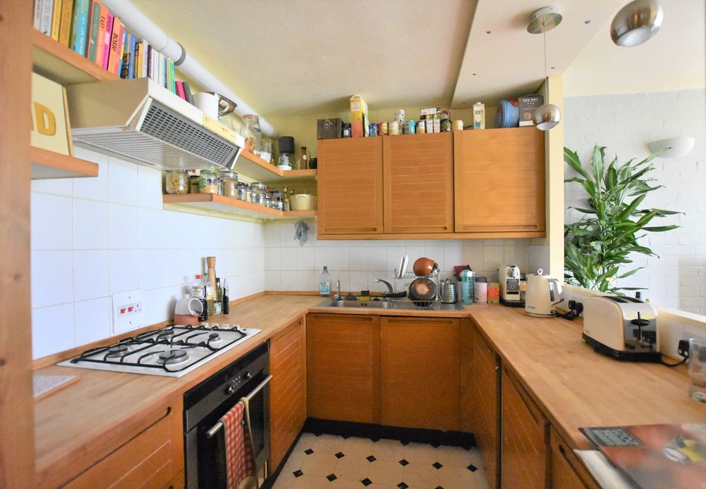 Property photo 2 of 12 Kitchen (2)