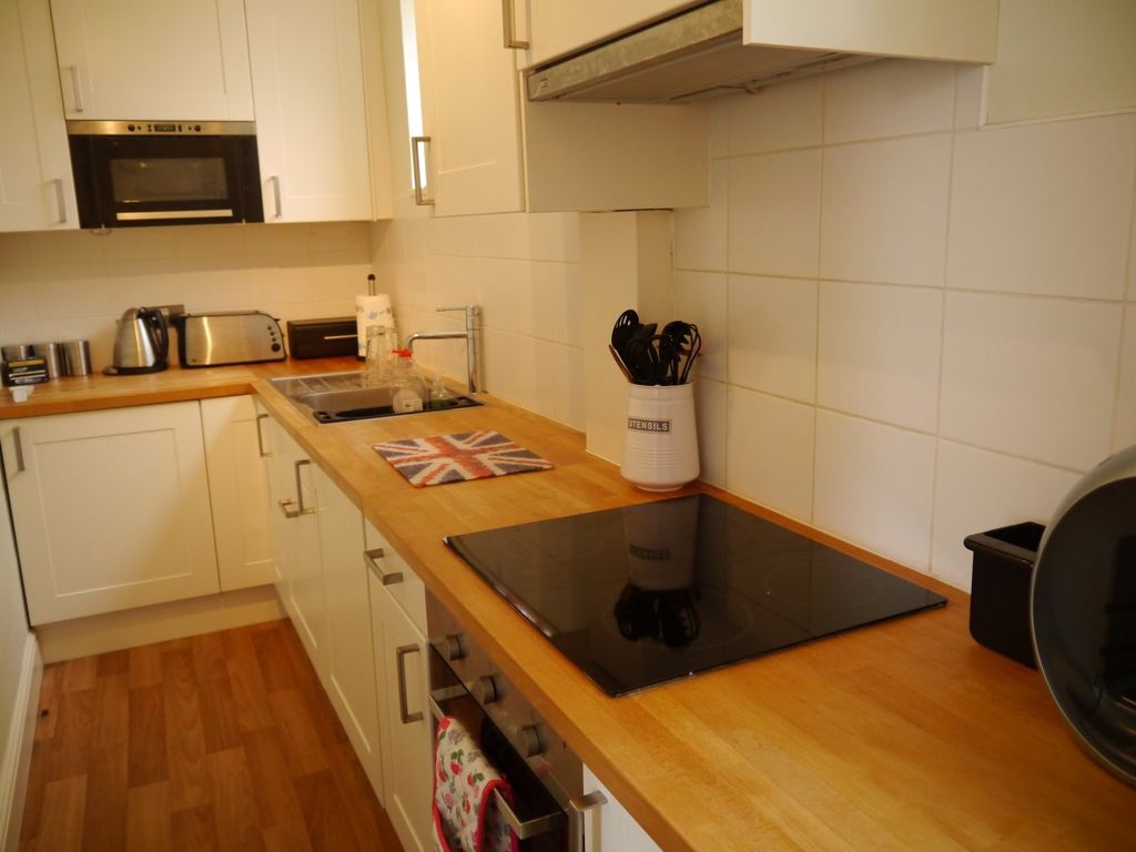 Property photo 3 of 7 Kitchen