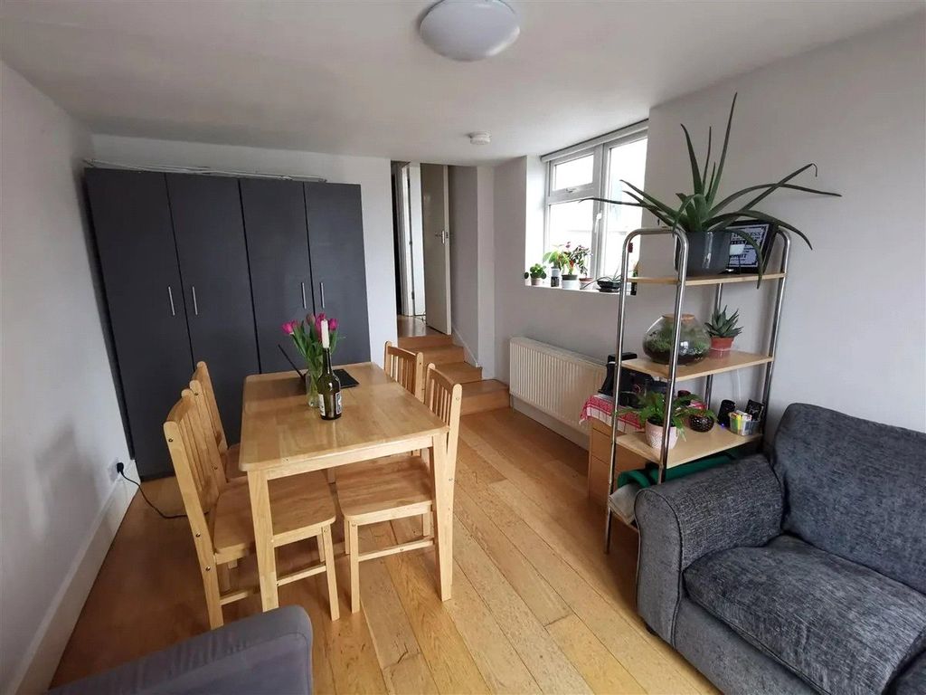 Property photo 2 of 12 Reception