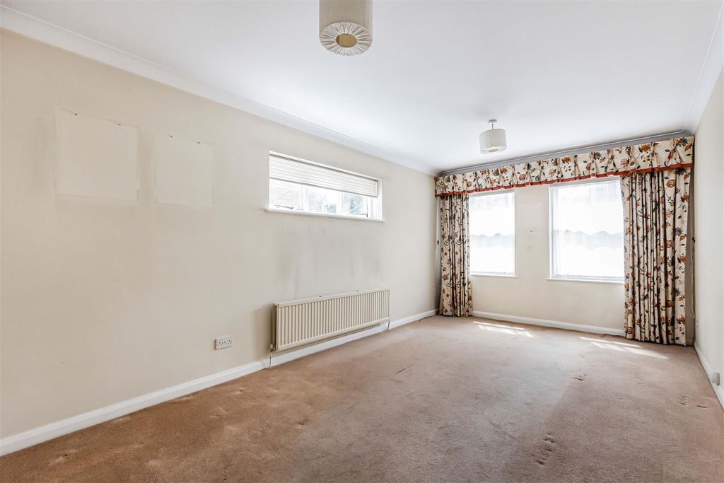 Property photo 3 of 17 111.Jpg