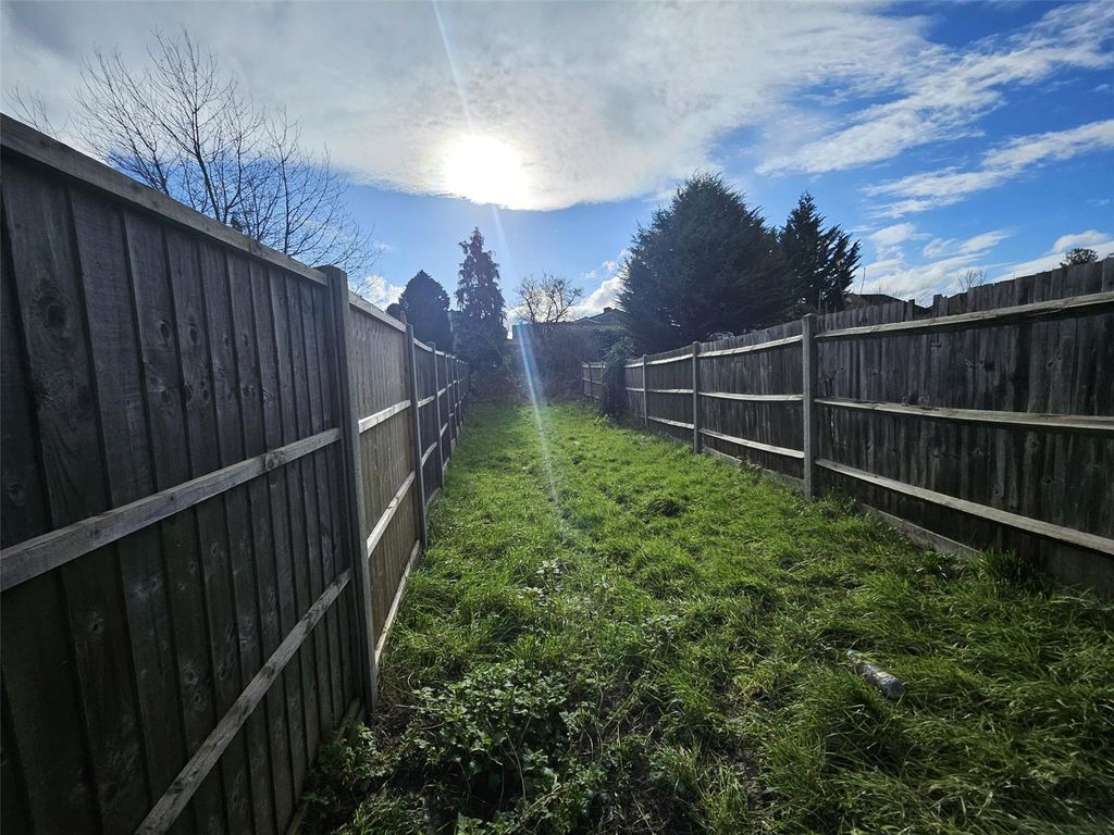 Property photo 3 of 10 Garden