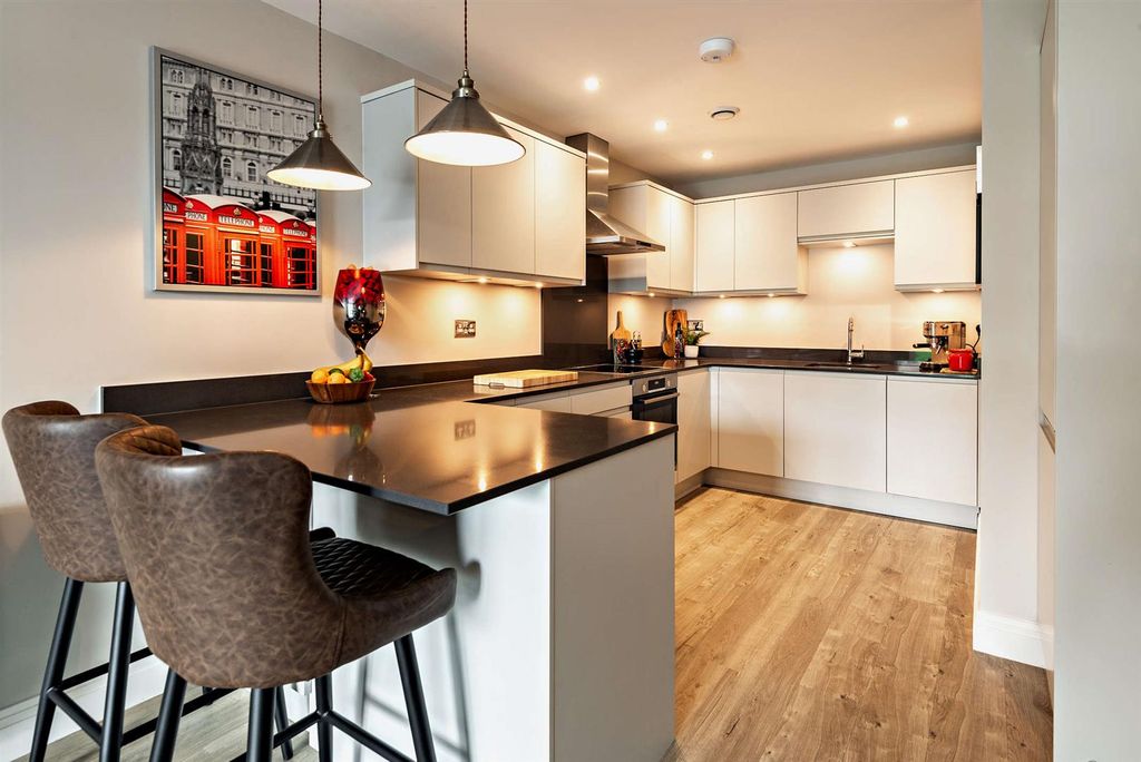 Property photo 2 of 9 8477202-Interior13-800.Jpg