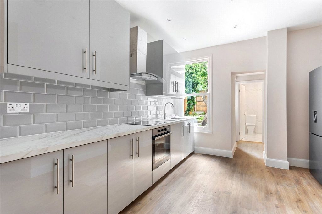 Property photo 3 of 12 Picture No. 24