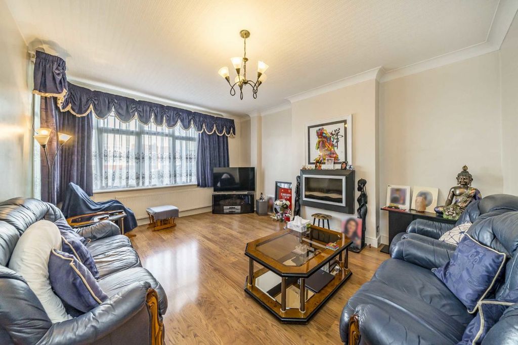 Property photo 2 of 7