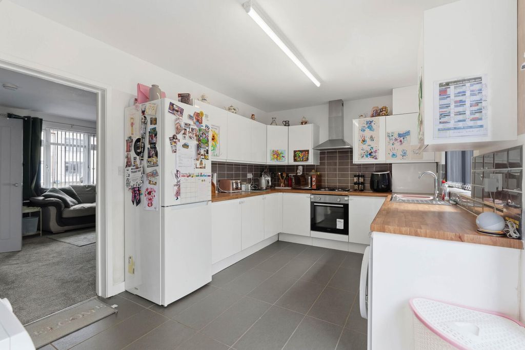 Property photo 2 of 18 Kitchen