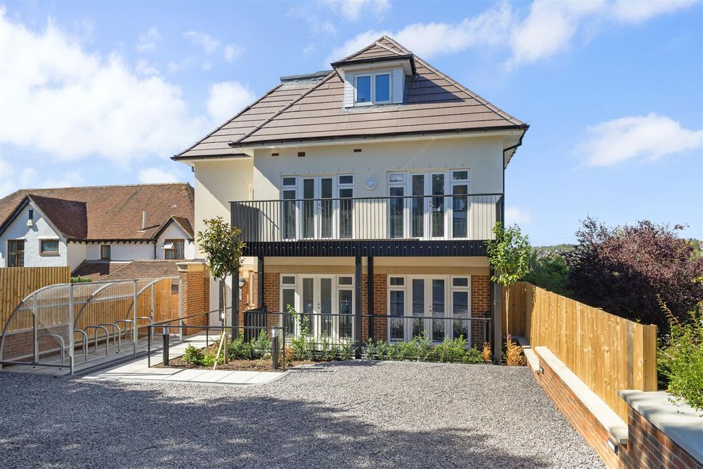 Property photo 1 of 6 114528_Flat-1-8-Coulsdon-Road-2.Jpg