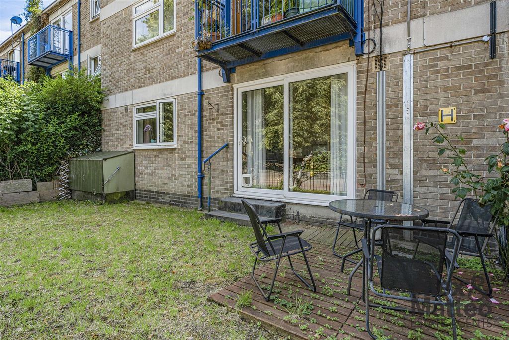 Property photo 2 of 17 Thorburn Square