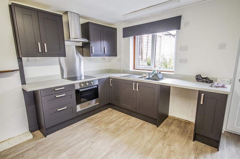 Property photo 3 of 13 Kitchen / Dining Room