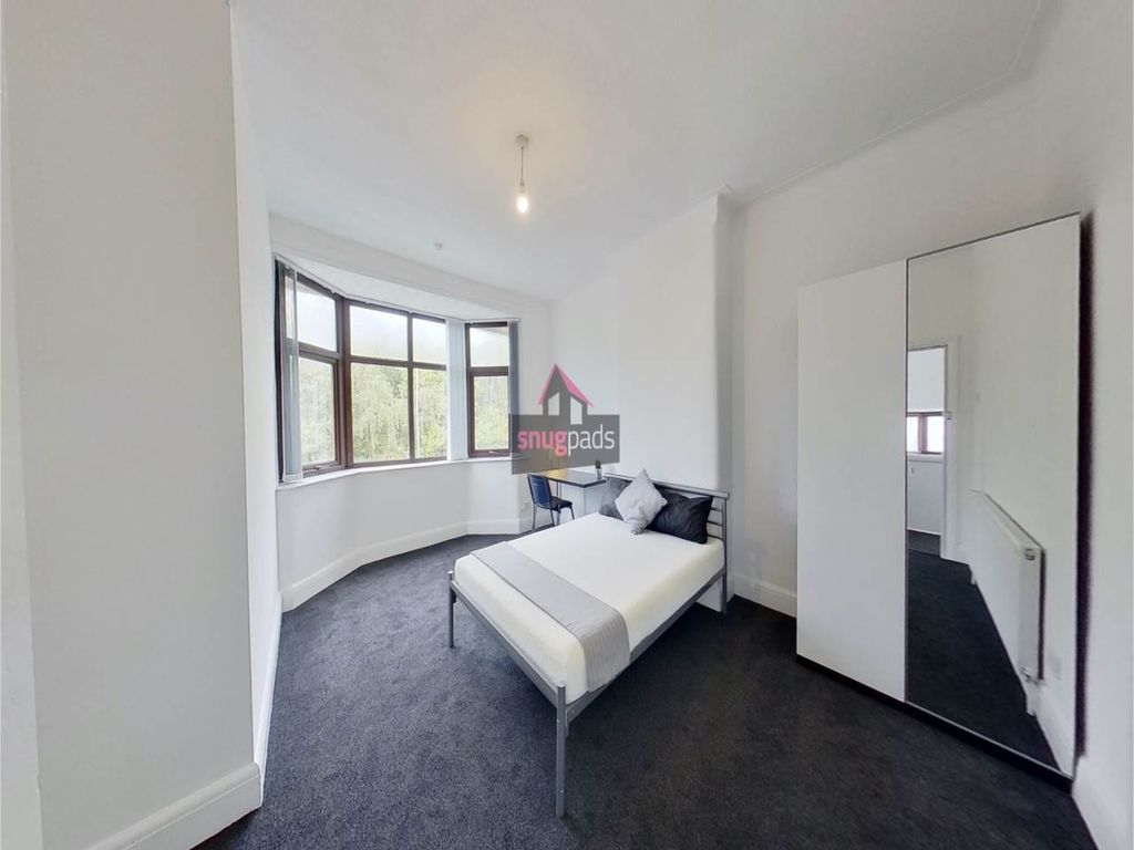 Property photo 1 of 11 Bright, Modern Double Bedroom With A Comfortable B...