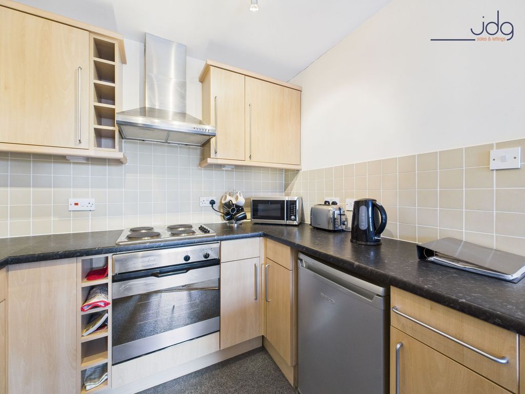 Property photo 3 of 8 Kitchen