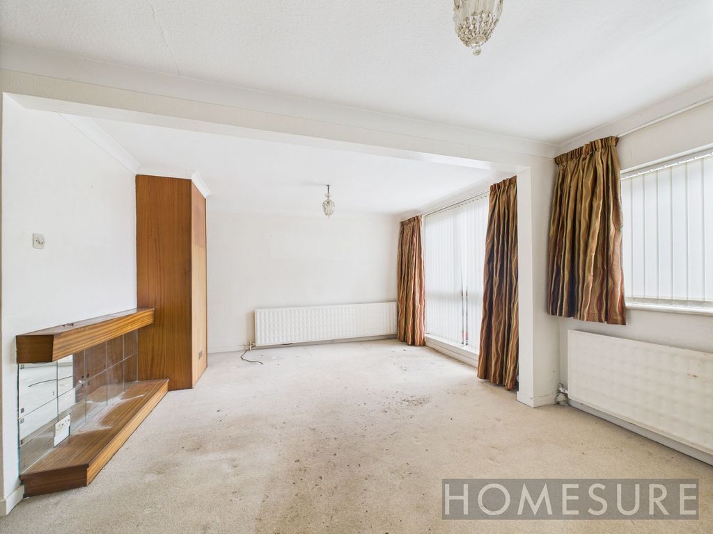 Property photo 2 of 32