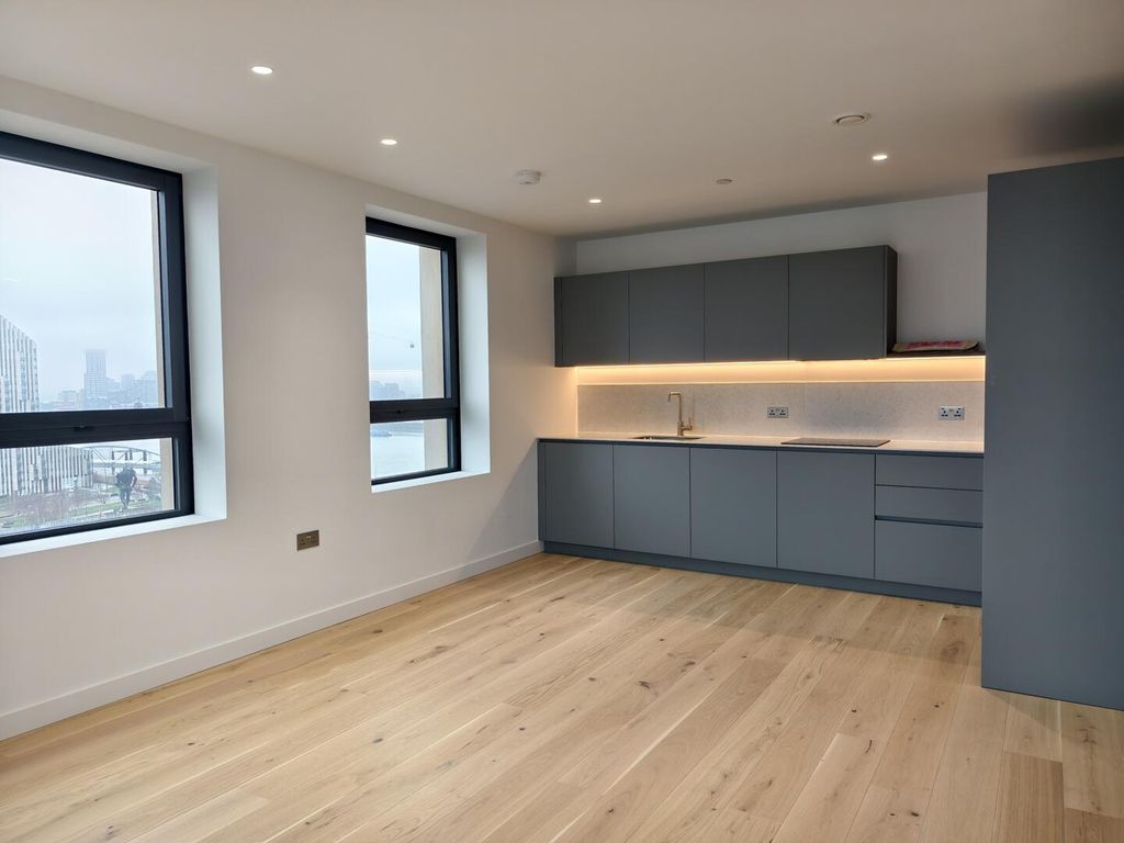 Property photo 2 of 12 Kitchen