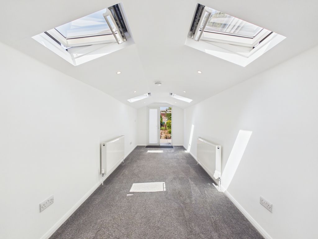 Property photo 2 of 9 Bedroom Or Reception Room