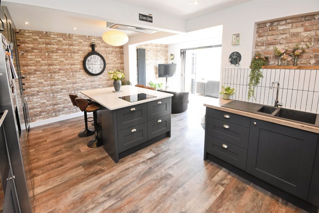 Property photo 3 of 24