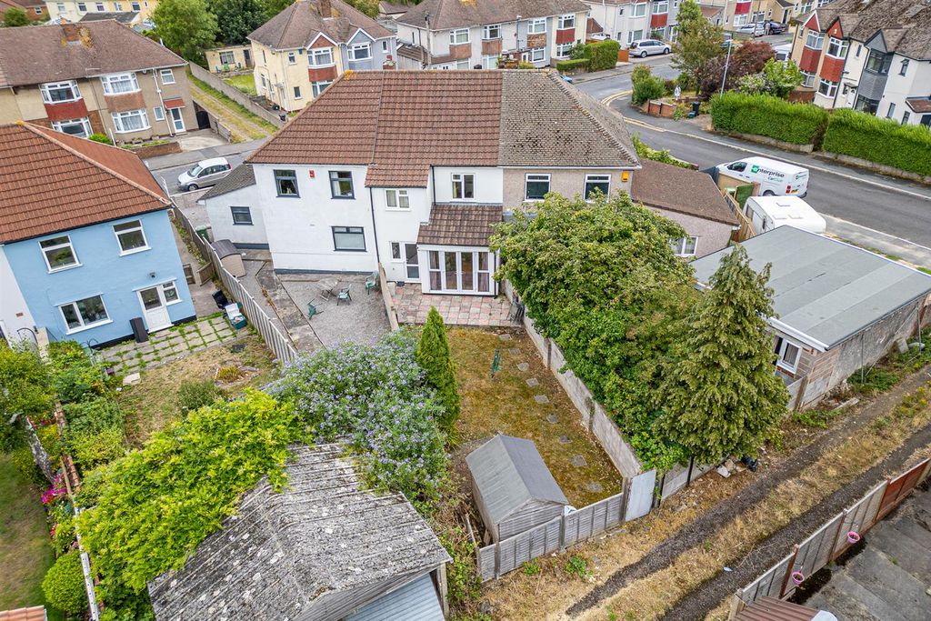 Property photo 2 of 32 10 Warren Road, Filton, Bristol Bs34 7Eh | Freehol