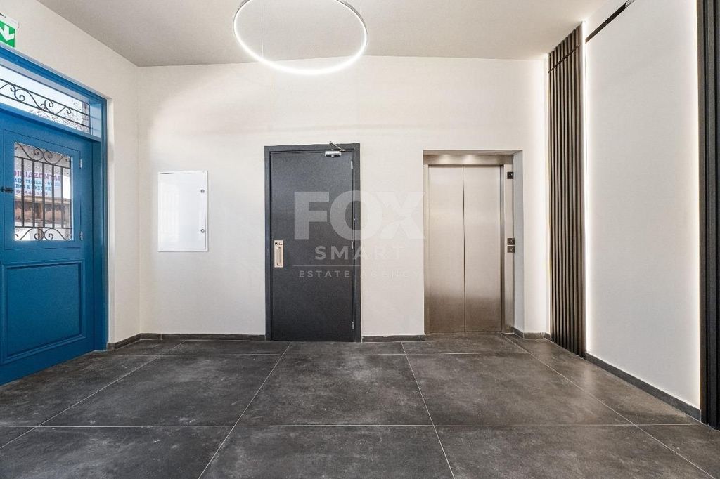 Property photo 2 of 31