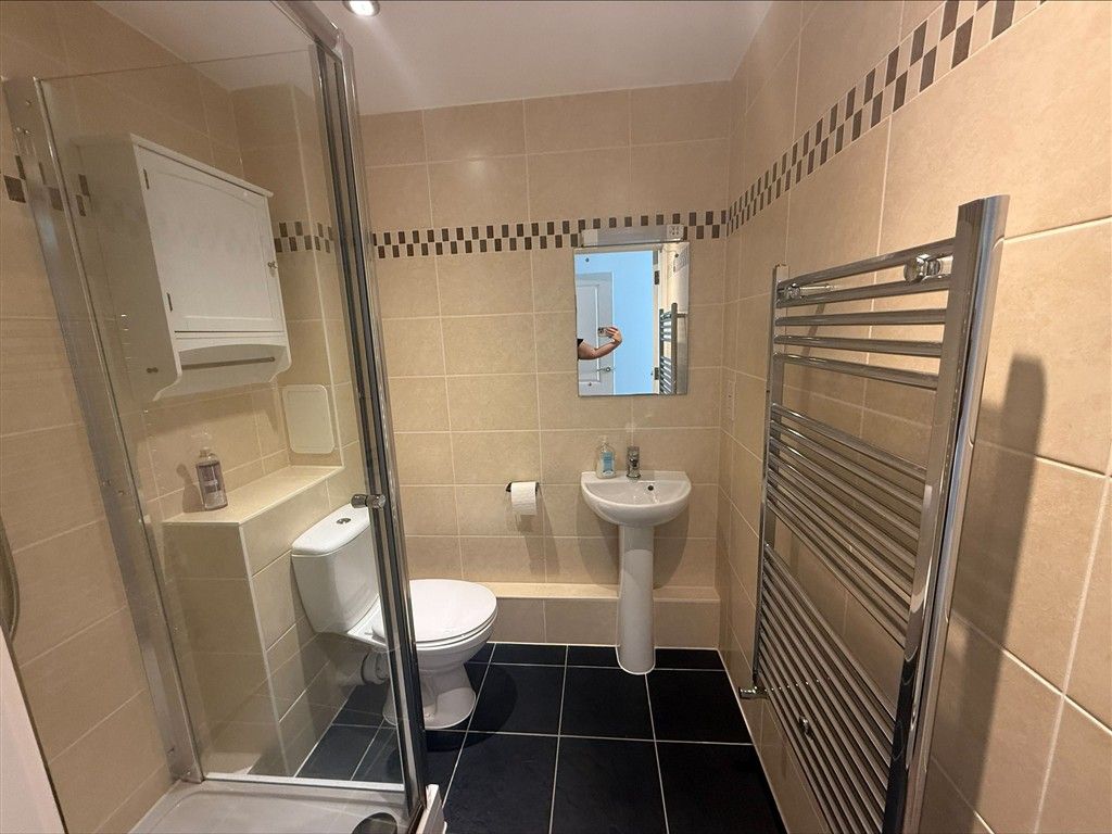 Property photo 1 of 12 En-Suite