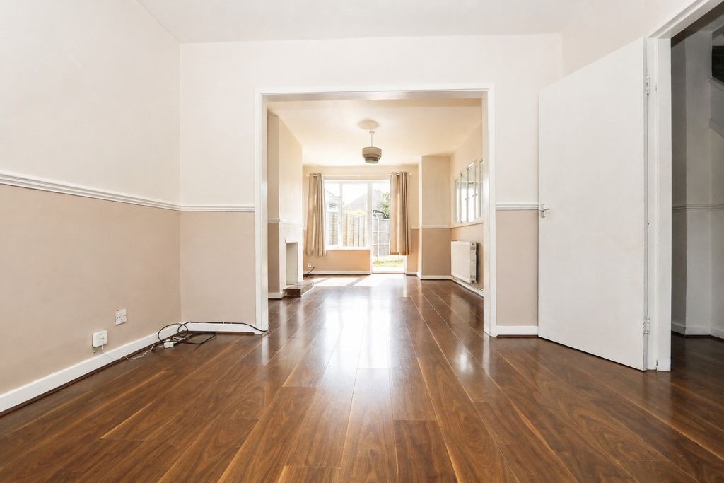 Property photo 3 of 13 5501856