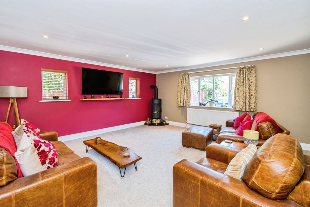Property photo 2 of 27 Pbox-Img.Jpg