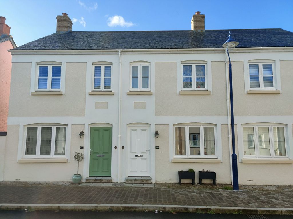 Property photo 1 of 18 External