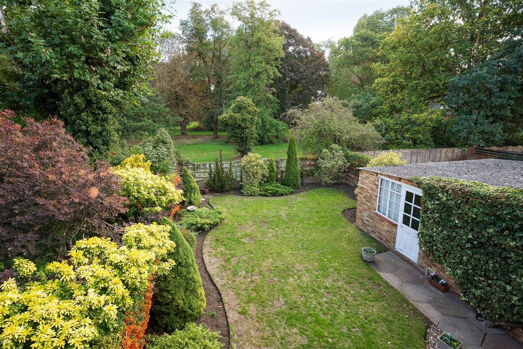 Property photo 2 of 22 Garden