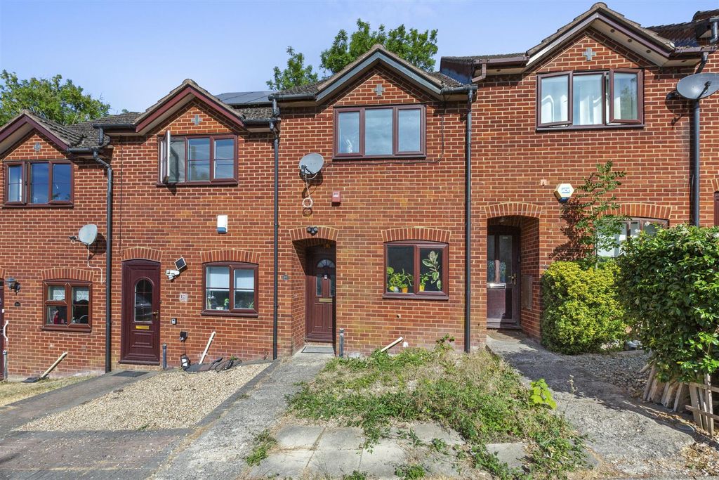 Property photo 1 of 14 Charnwood Close-11.Jpg