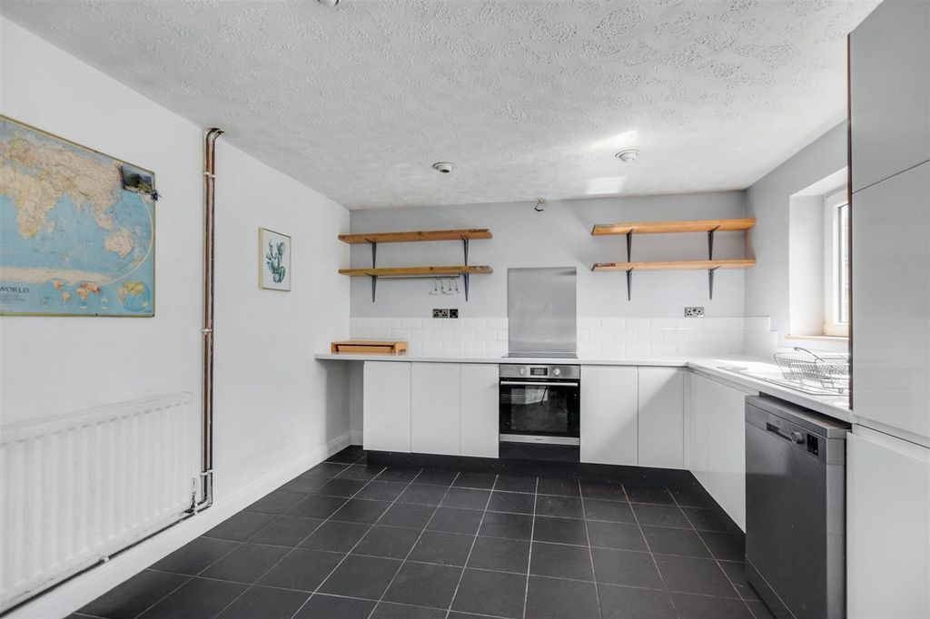 Property photo 2 of 30 Kitchen Diner_2.Jpeg