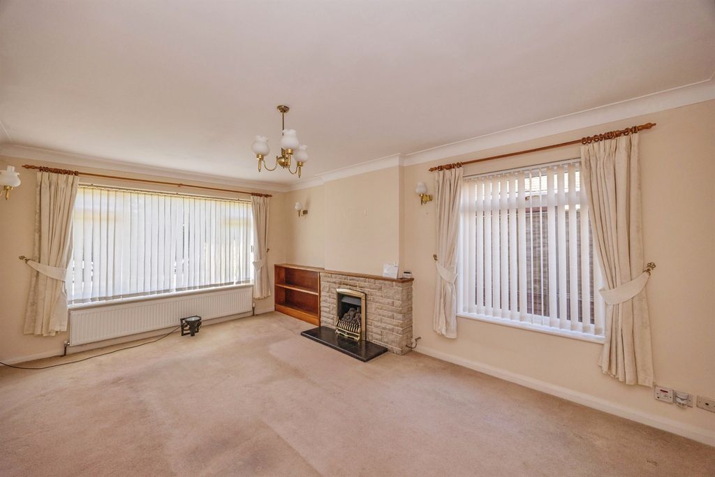 Property photo 2 of 27