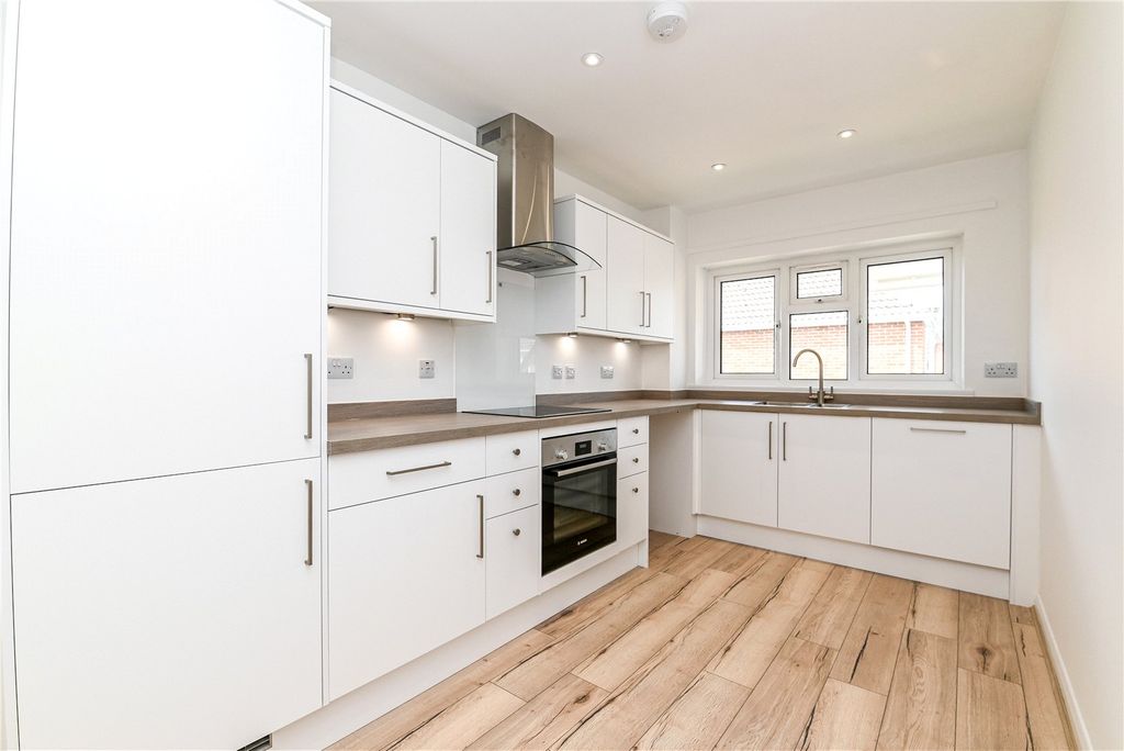 Property photo 2 of 15 Picture No. 30