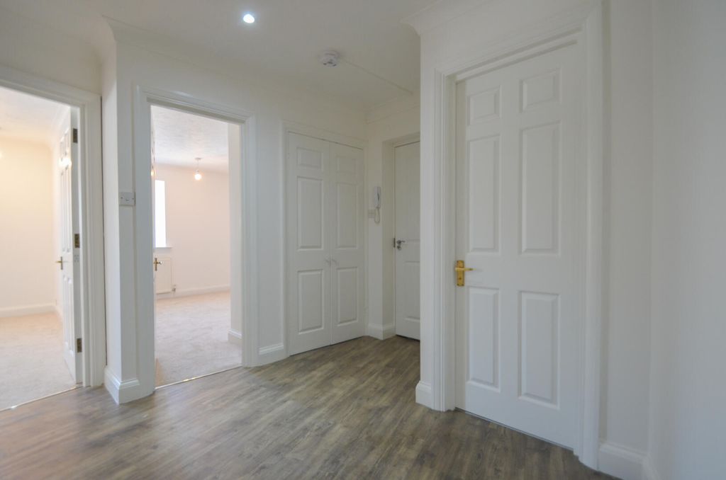Property photo 2 of 13 Hallway