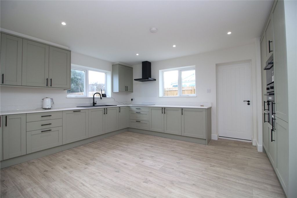 Property photo 2 of 12 Picture No. 04