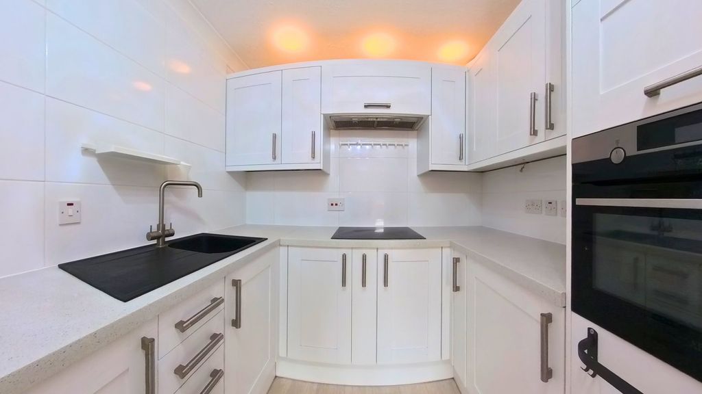 Property photo 3 of 20