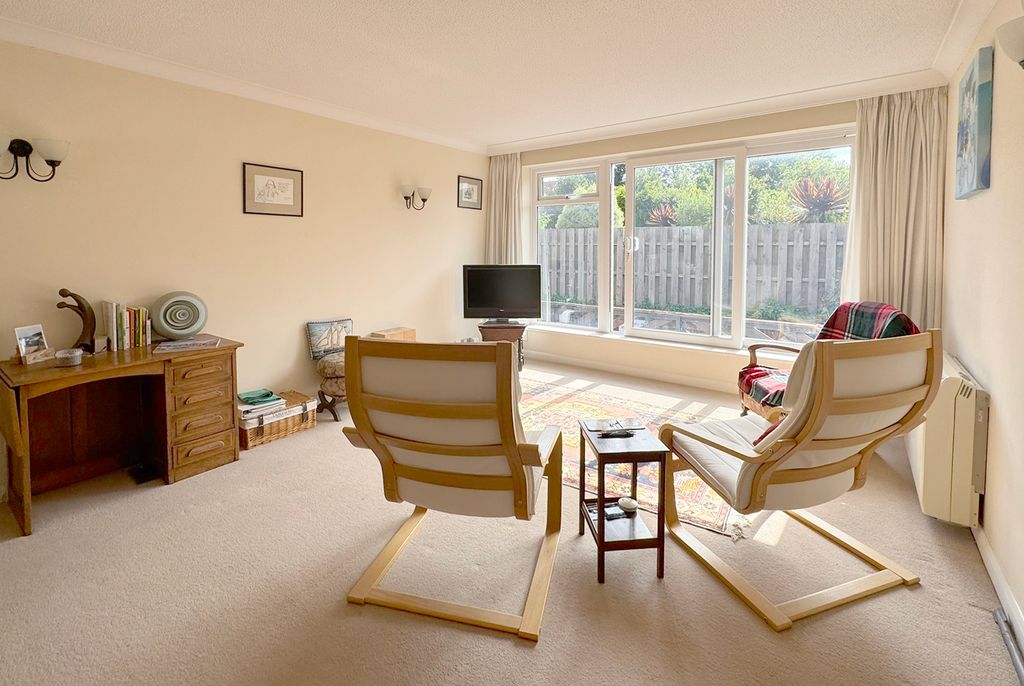 Property photo 2 of 8 5Hm Sitting Room