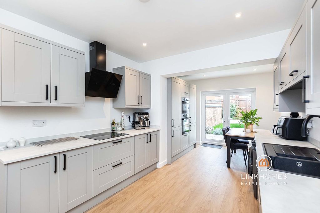 Property photo 2 of 23