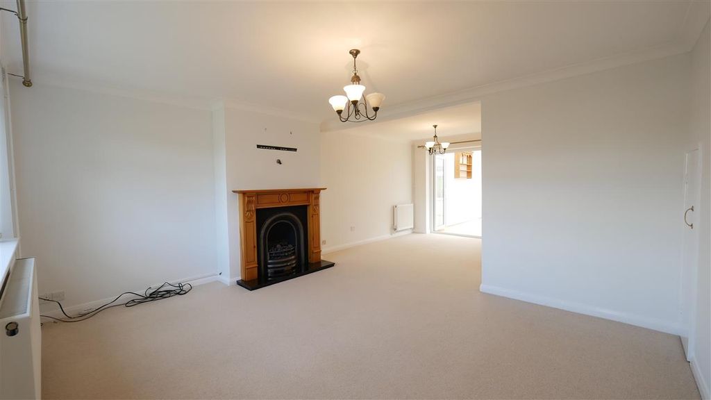 Property photo 2 of 17 Lounge/Dining Room