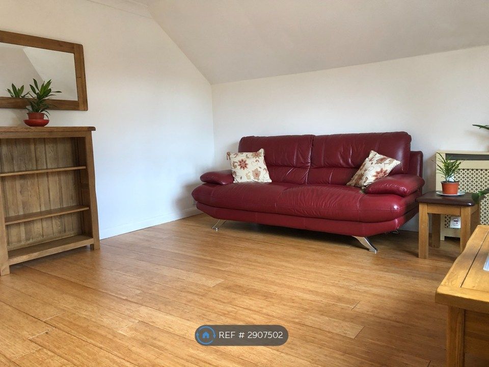 Property photo 3 of 17 Lounge