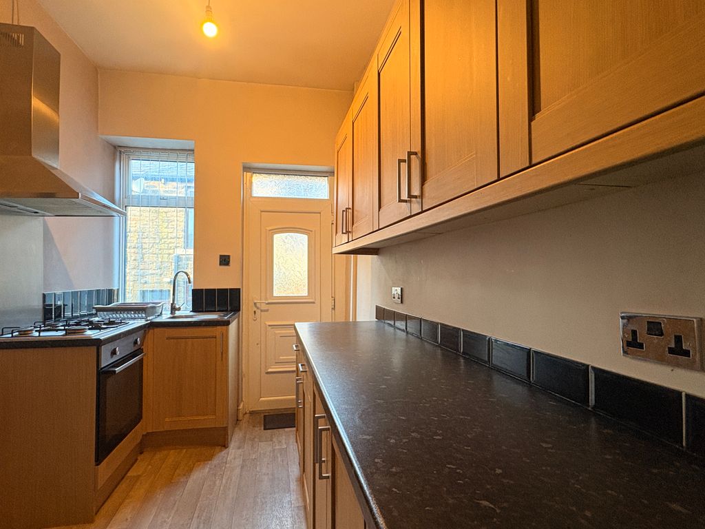 Property photo 3 of 9 Kitchen