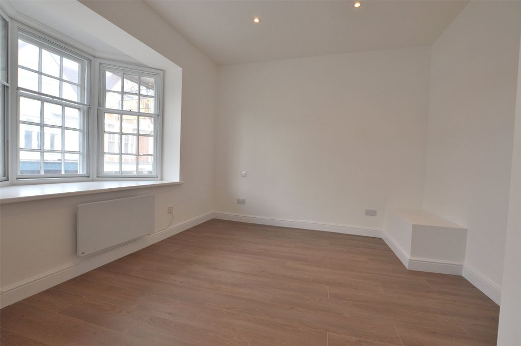Property photo 2 of 8 Bedroom